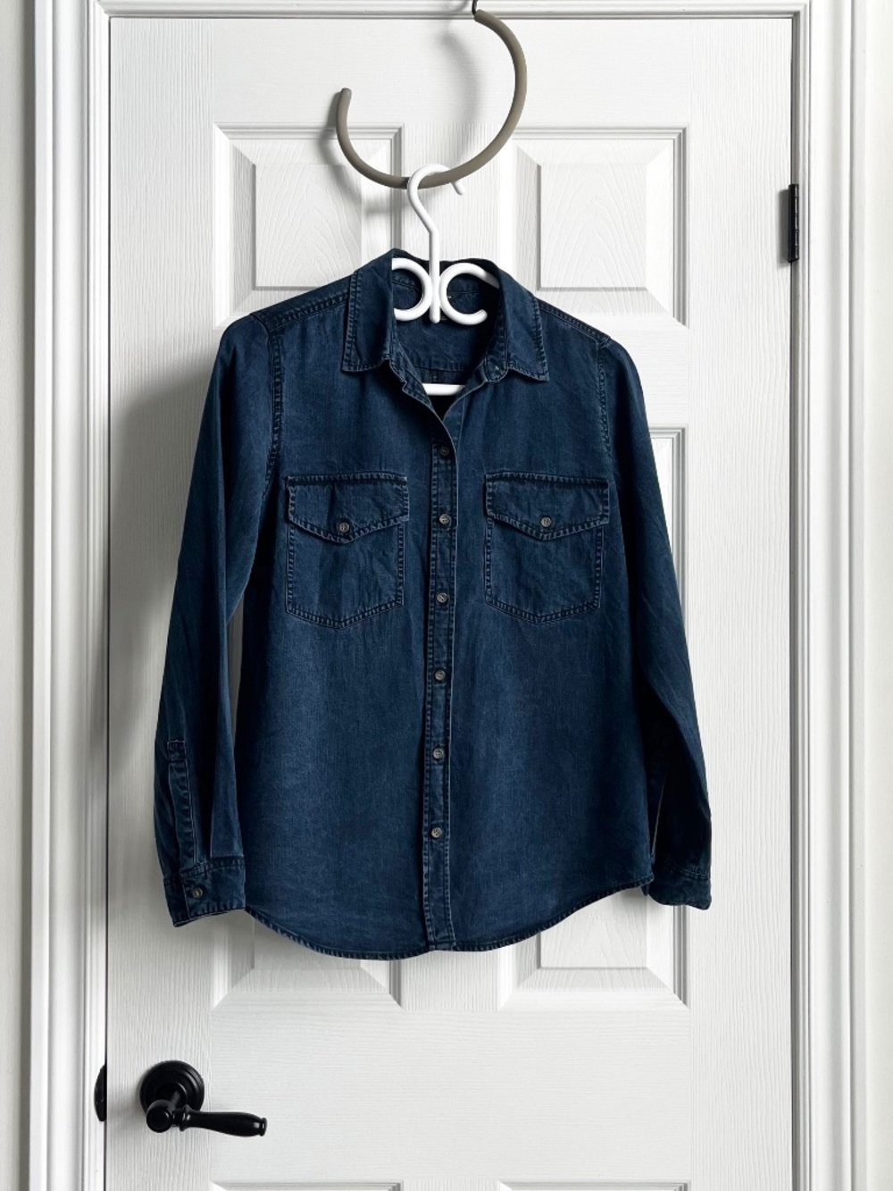 LIKE NEW / EUC: Club Monaco Chambray (Denim-Look) Blue Button-Up Shirt.